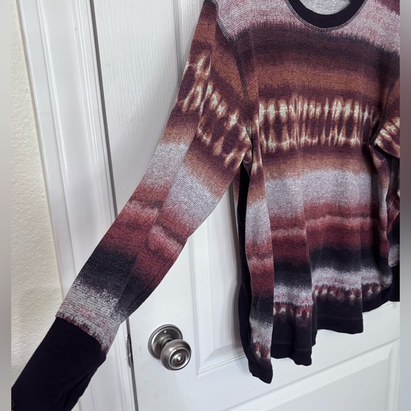 LES SEREIN Rosie Long Sleeve Knit Sweatshirt - Picture 6 of 7